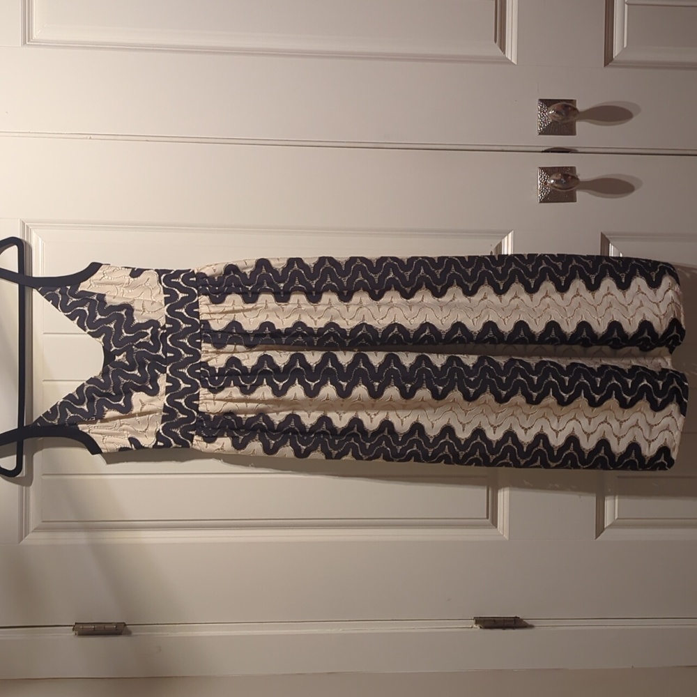 Gorgeous Midi Dress - Picture 2 of 10